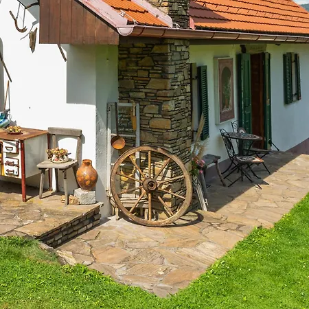 Holiday home Mooshoef Pollauberg